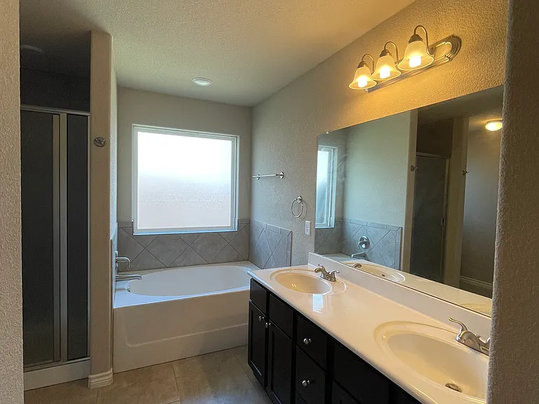 721 Kendra Dr — Photo 4