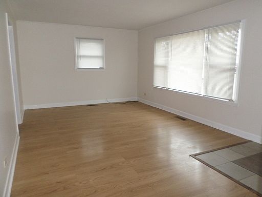 3rd image of 411 Huron St