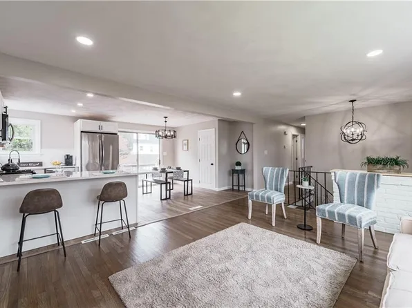 45 Dix Ave, Johnston, RI 02919