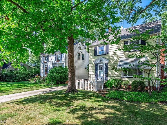 3rd image of 20688 Belvidere Ave