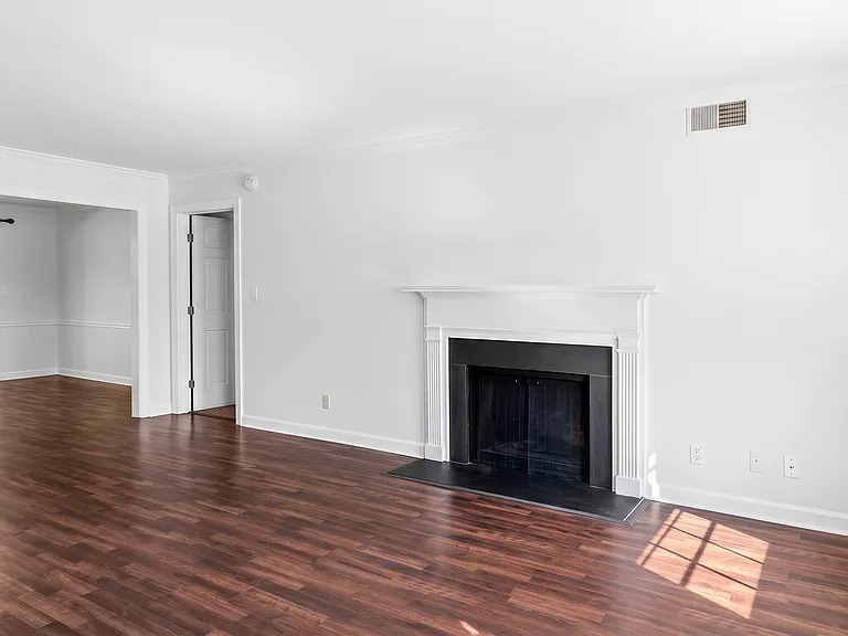 344 D Hanover Arms Ct #D — Photo 5