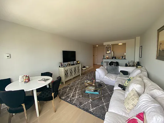 Rented by FirstService Realty (legacy) | media 4