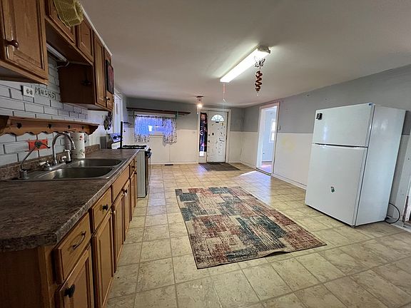 4th image of 5379 Main St