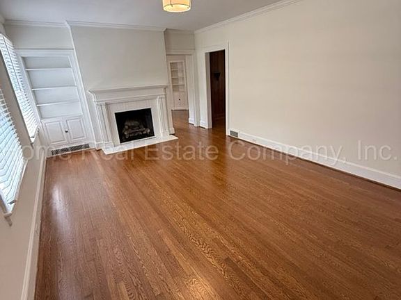 2nd image of 1947 Robinhood Rd