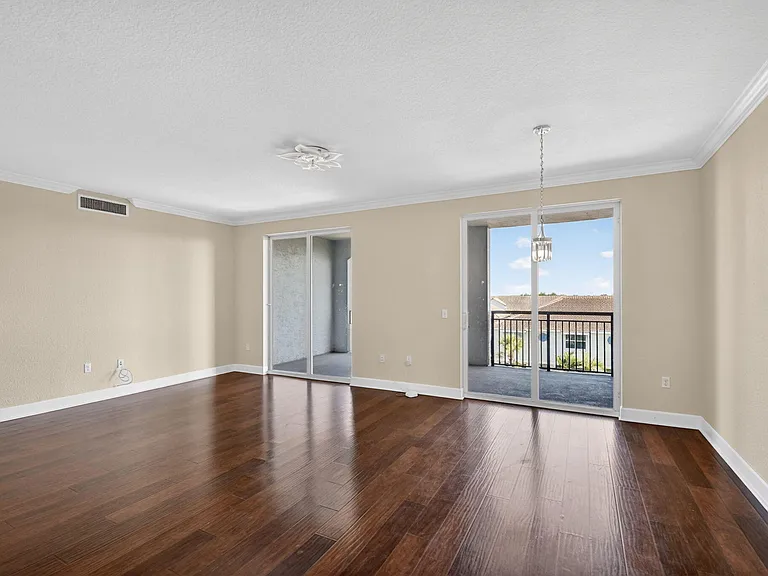 1660 Renaissance Commons Blvd #2517 — Photo 5