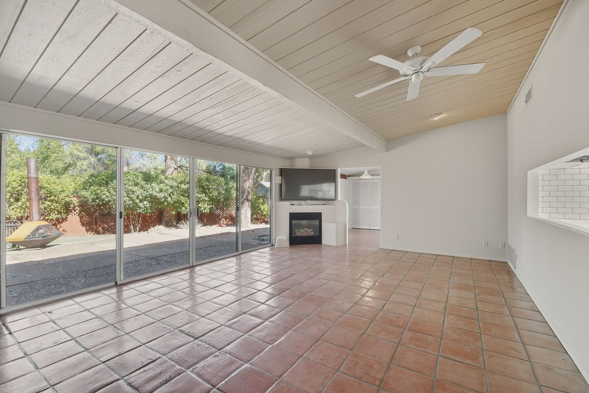 next background image