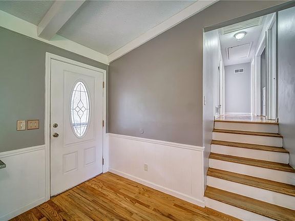 4th image of 373 Arnold Mill Rd