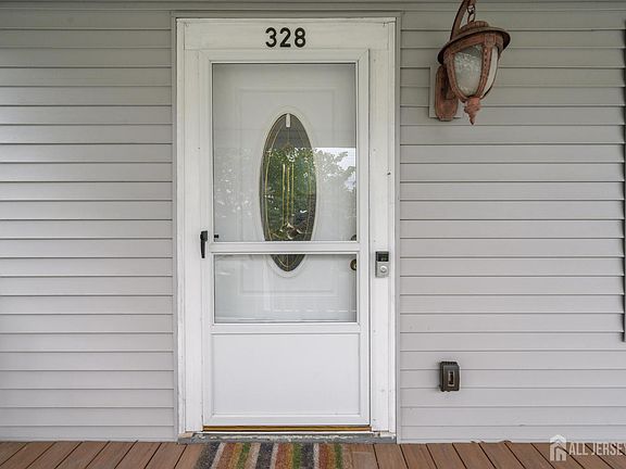 5th image of 328 Runyon Ave
