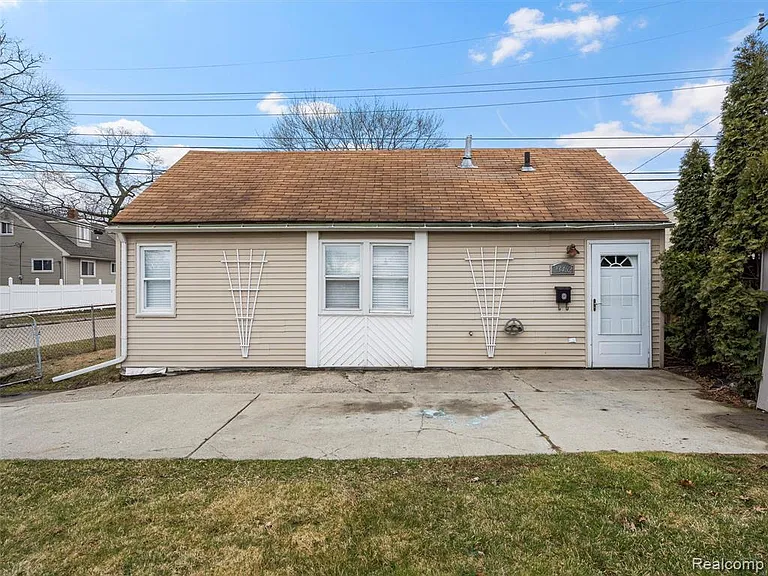 23462 Carlisle Ave — Photo 3