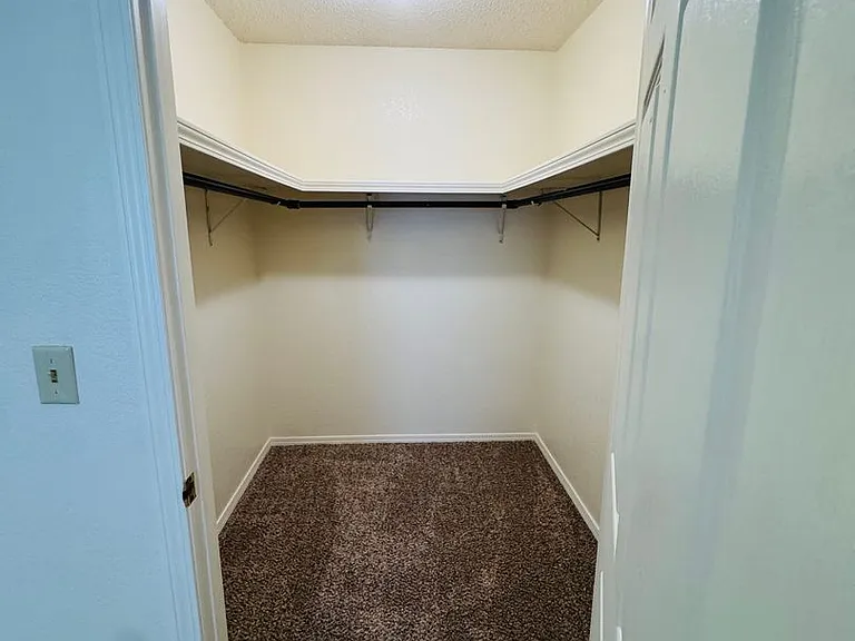 204 Howard St — Photo 18