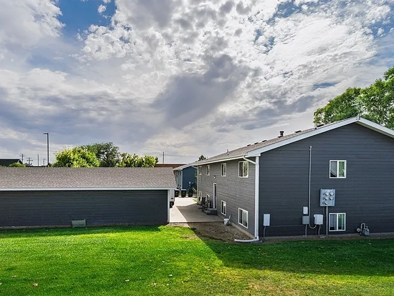 1621 Kelby Dr — Photo 2