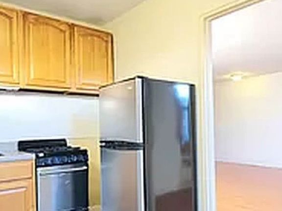 3rd image of 400 E 21st St APT 3H