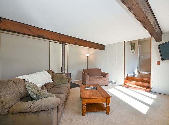 4th image of 305 Evergreen Dr