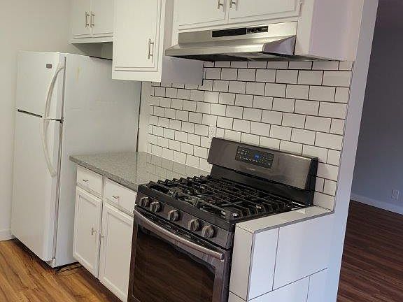 3rd image of 13424 Moorpark St APT 3