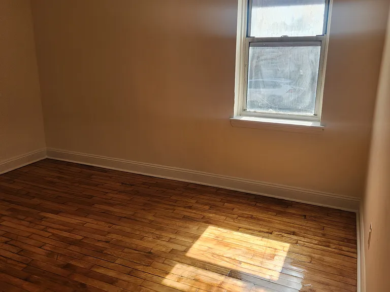 14329 Barclay Ave #2G — Photo 4