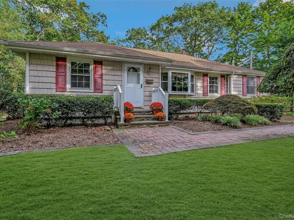 185 Cambon Avenue, Saint James, NY 11780