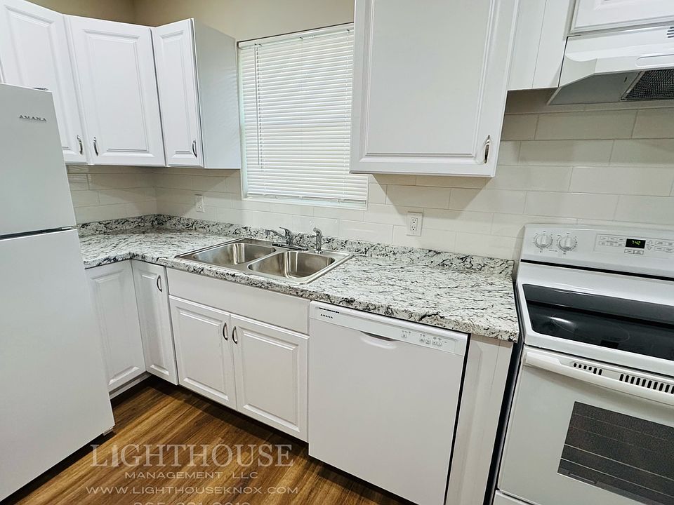 1st image of 2706 Louise Ave