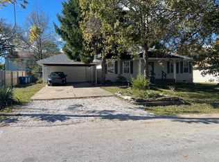 317 S Market St, Nixa, MO 65714