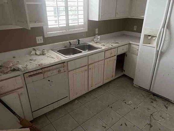 3rd image of 169 Candle Brook Dr