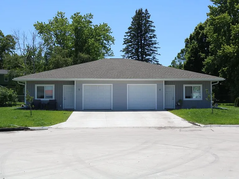 8 Reserve Ct — Photo 1