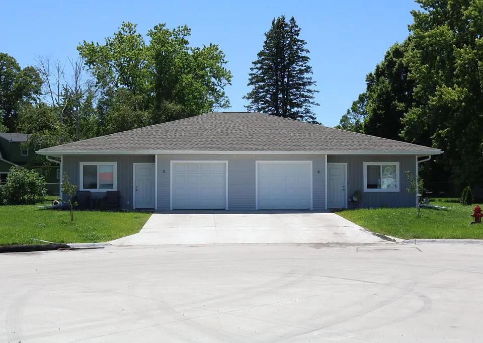 8 Reserve Ct