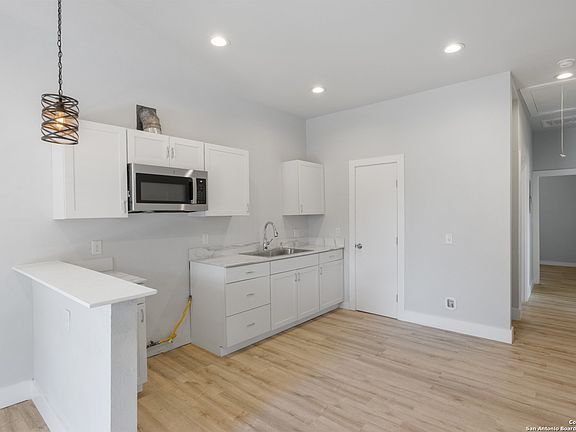 5th image of 1623 Perez St