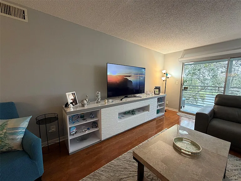 2304 Lucaya Ln #L4 — Photo 12