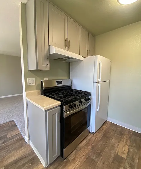 Lincoln Village Apartments — Photo 37