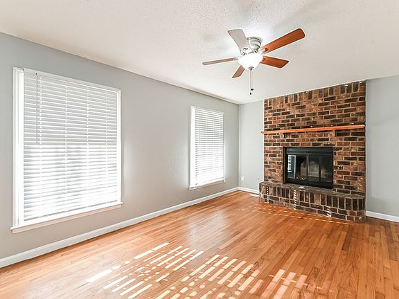 3rd image of 7604 Hillview Ln