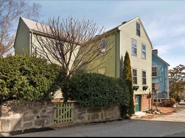 31 Lee St, Marblehead, MA 01945