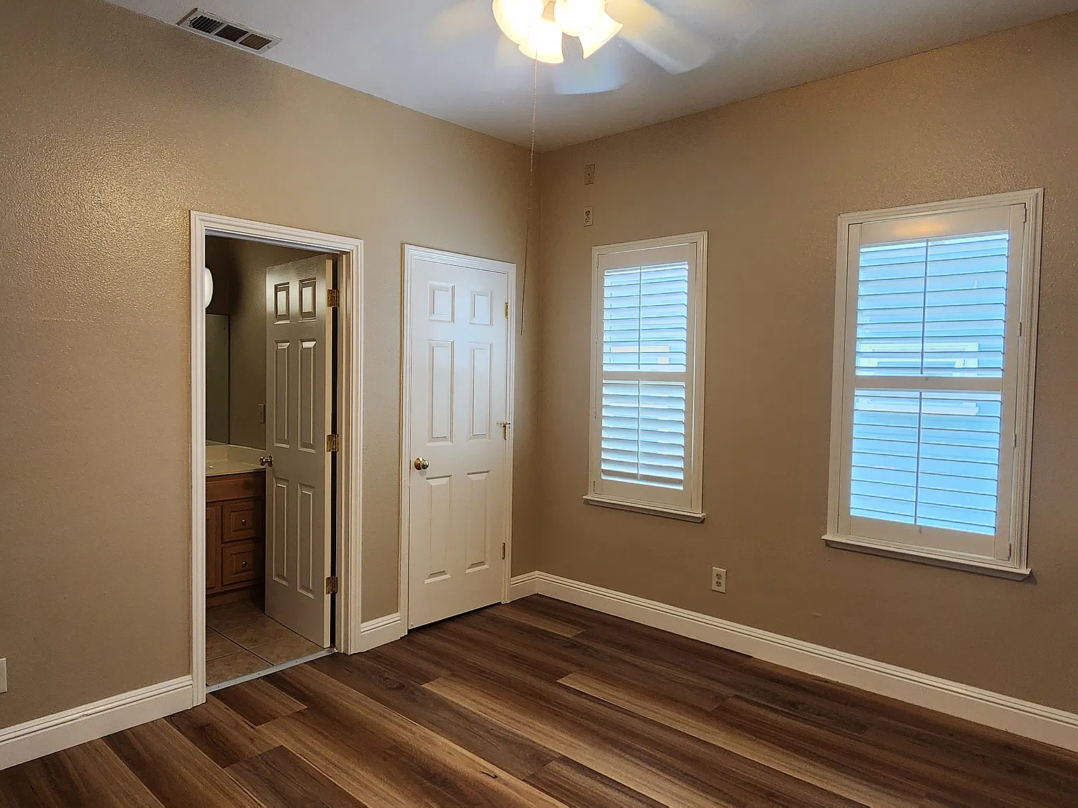 1 bed, 250 sqft, $1,300 — Photo 3