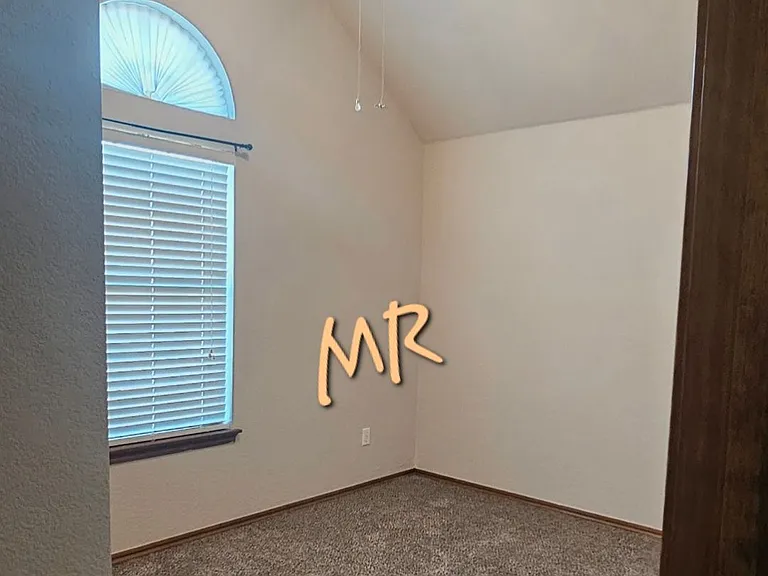 624 E Katelyn Ln — Photo 22
