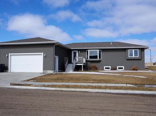2899 Prairie Oak Dr, Dickinson, ND 58601