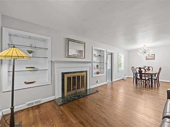 2nd image of 3815 Parkwood Dr