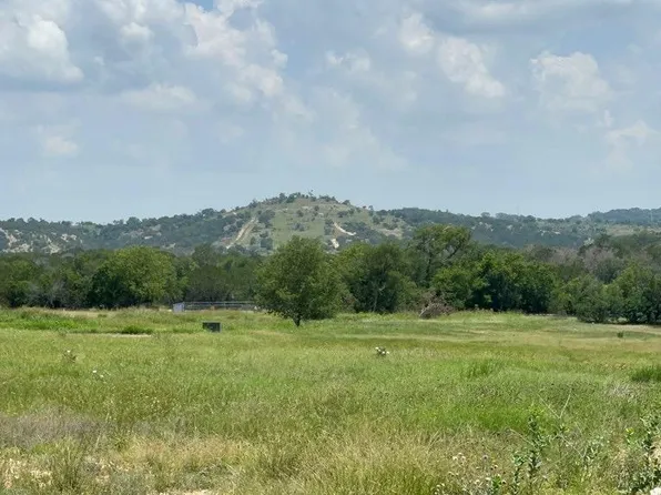4470 Comanche Trace Dr, Kerrville, TX 78028