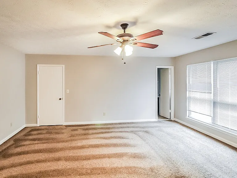 2468 Mistletoe Ln — Photo 10