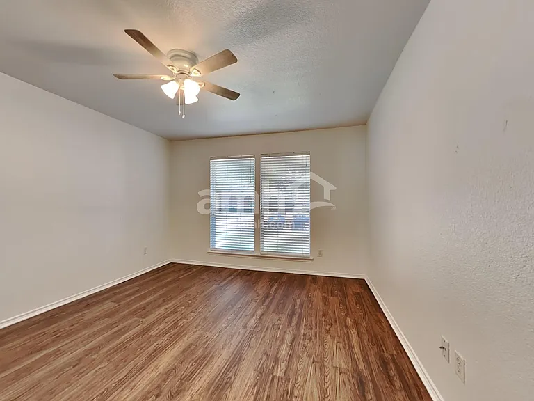 6732 Friendsway Dr — Photo 10