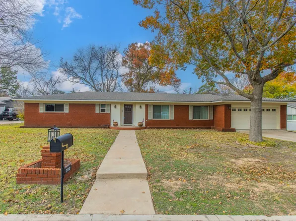 700 Falcon Dr, Woodway, TX 76712