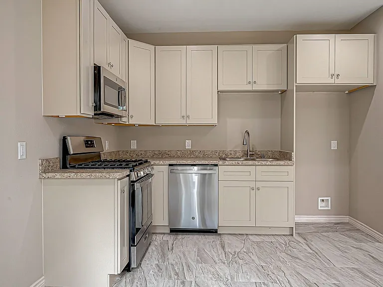 5530 Hirondel St #B — Photo 13