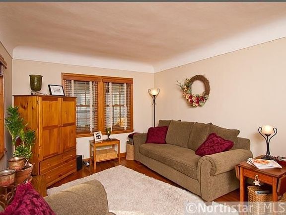3rd image of 623 8th Ave N