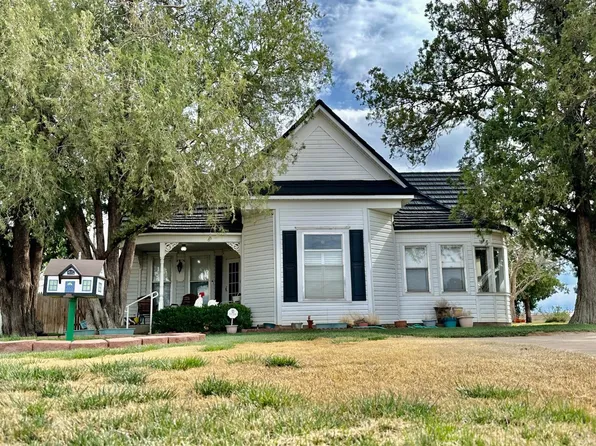 102 SE 5th St, Tulia, TX 79088