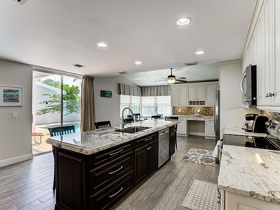 Home For Sale In Pga National