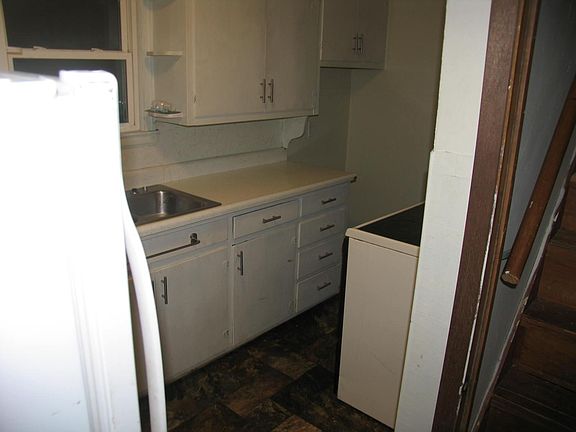 2nd image of 726 Cedar Ave