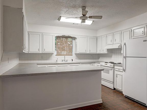3rd image of 108 Froeba Dr