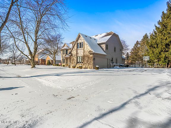 3rd image of 7546 Shadywood Ln