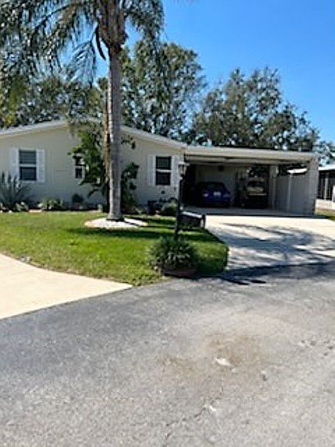 1st image of 7 Hampton Dr E