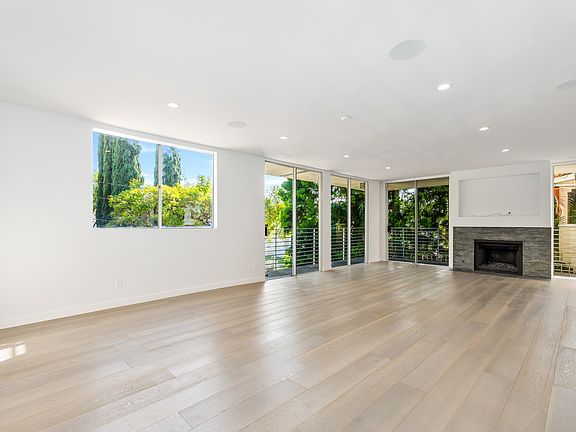 3rd image of 1129 Larrabee St APT 6