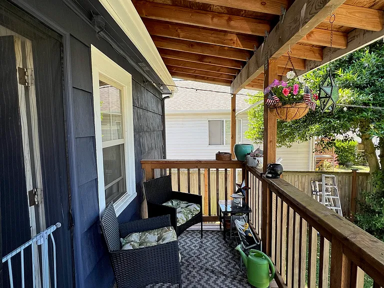 1002 Oakes Ave — Photo 6