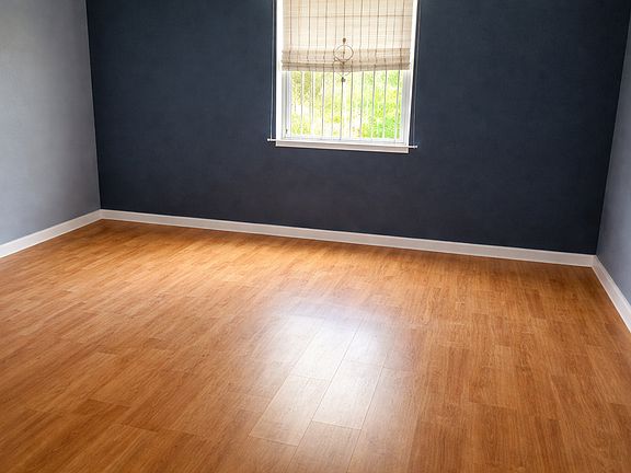 5th image of 318 Garden St