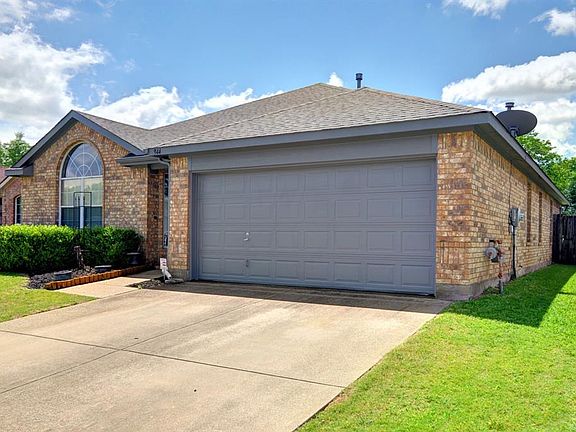 3rd image of 944 Plumeria Dr